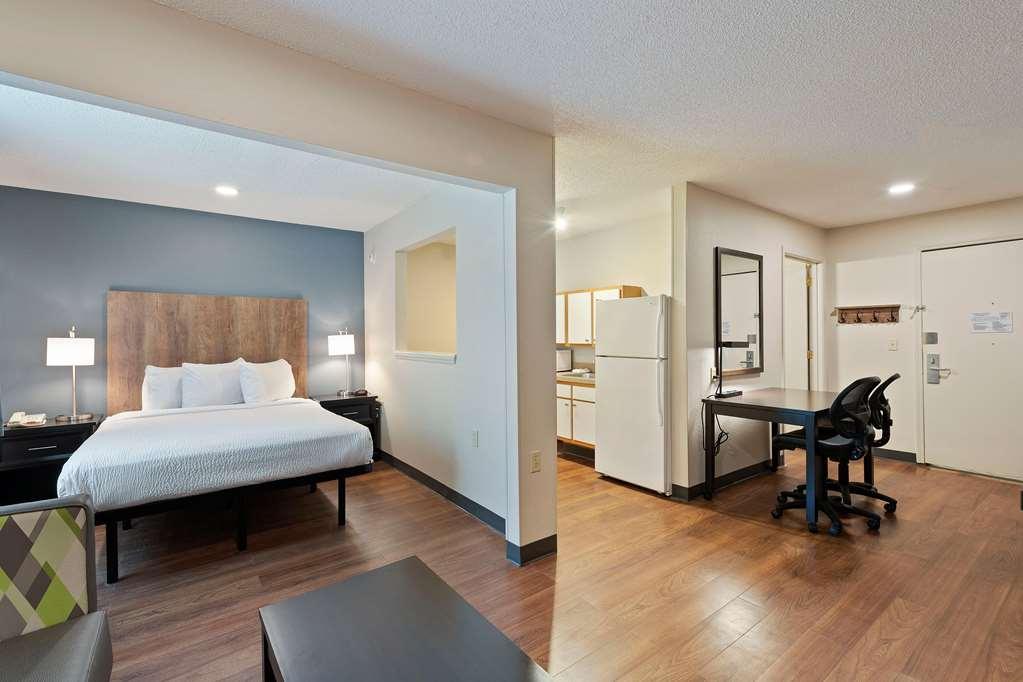 Extended Stay America Select Suites - Charlotte - University Place - E Mccullough Dr Room photo