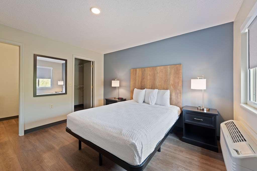 Extended Stay America Select Suites - Charlotte - University Place - E Mccullough Dr Room photo